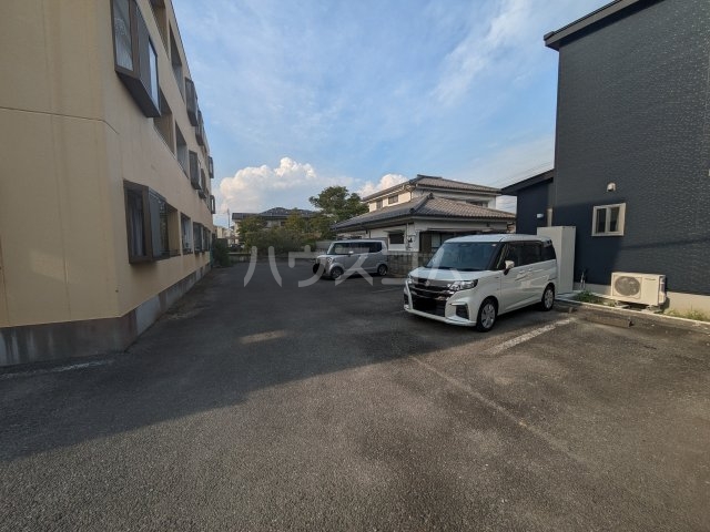 22/30 駐車場