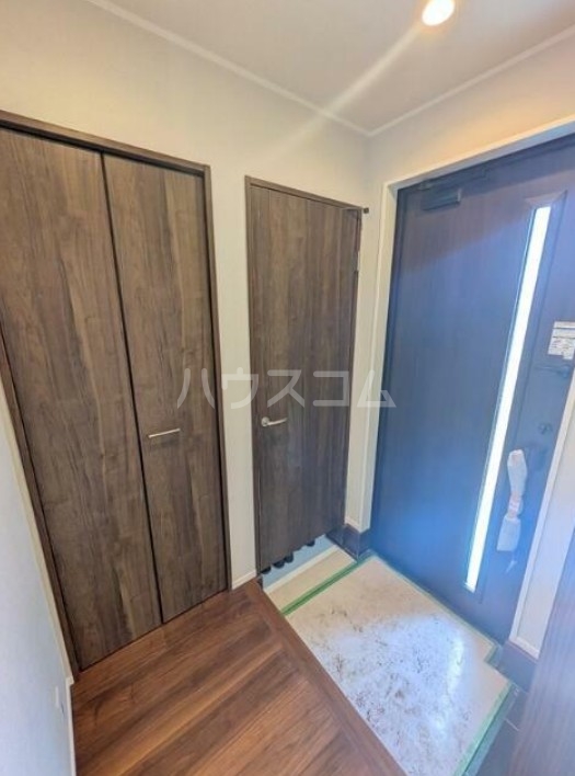 13/25 玄関