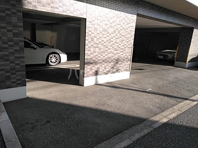 2/5 駐車場