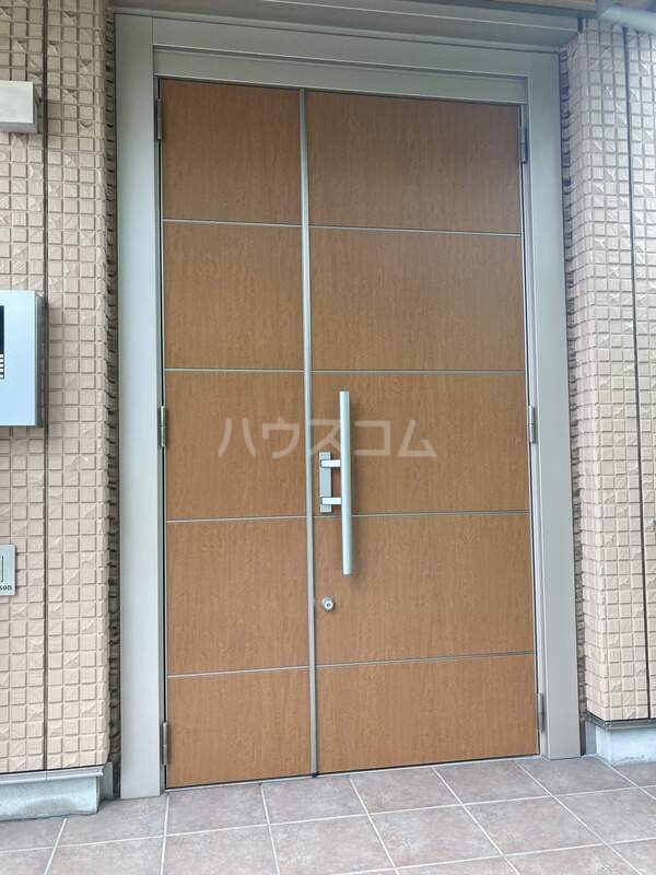 15/19 エントランス