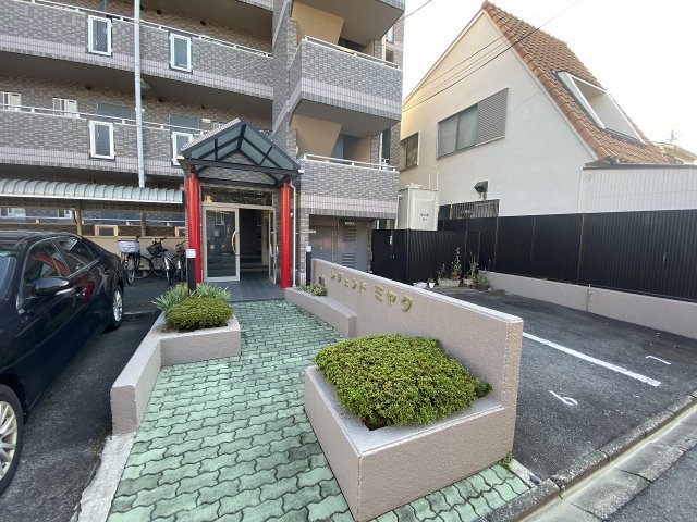 20/30 エントランス