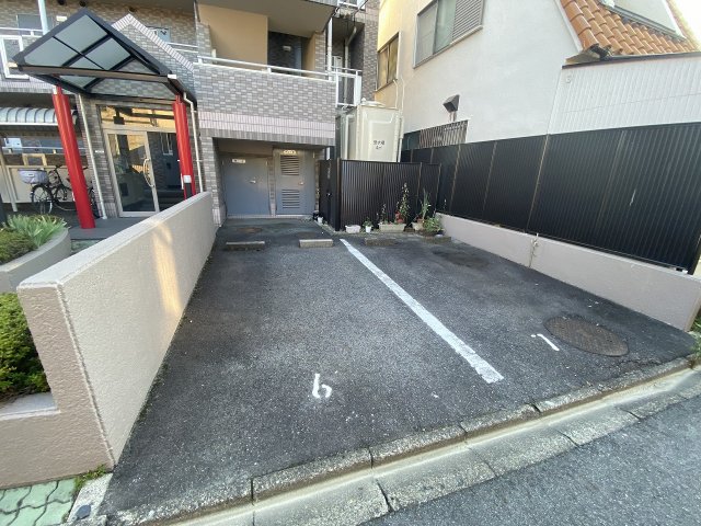 22/30 駐車場