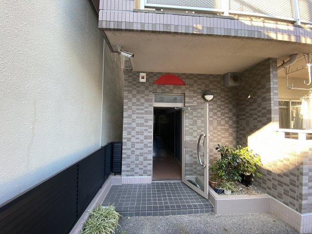 21/30 エントランス