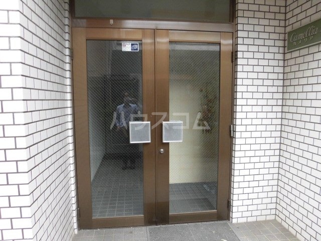 27/29 エントランス