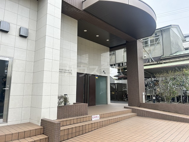 28/30 エントランス