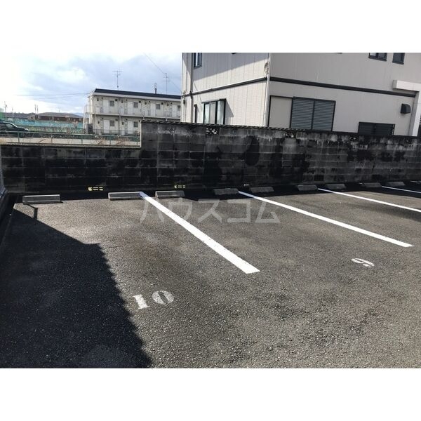 18/21 駐車場