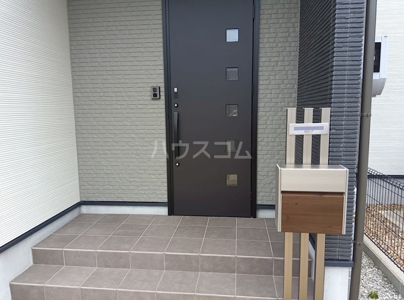 14/30 玄関