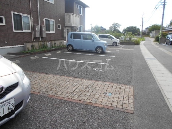 23/30 駐車場