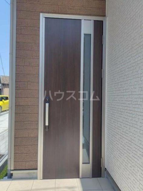 23/30 エントランス