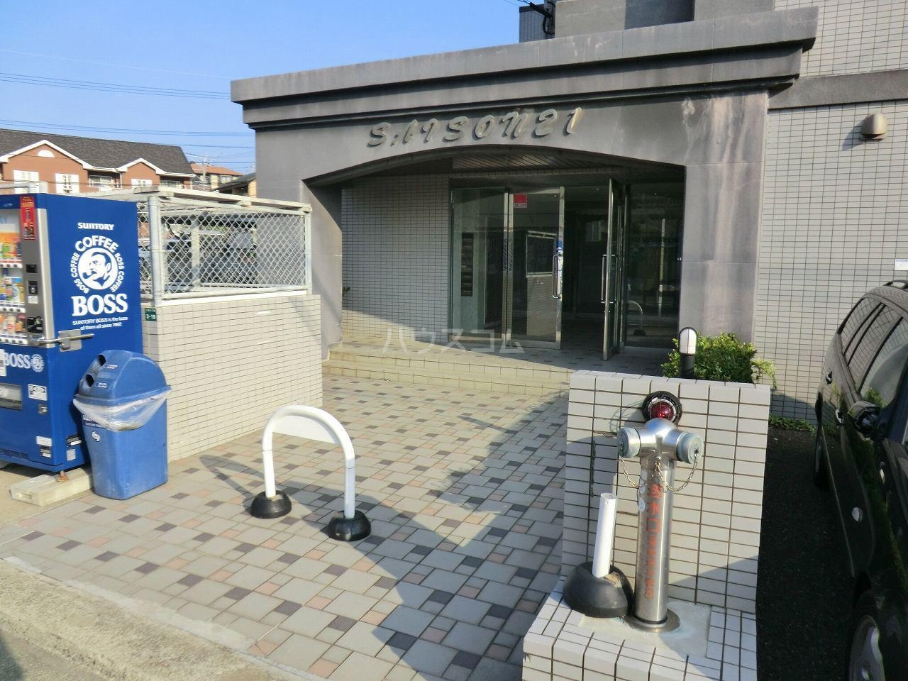 13/18 エントランス