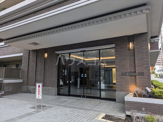 27/30 エントランス