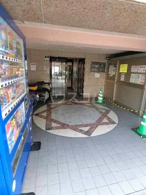 14/15 エントランス