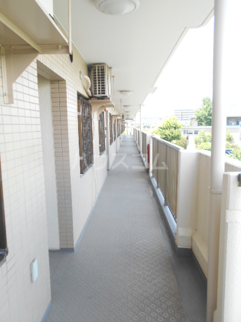 23/30 エントランス