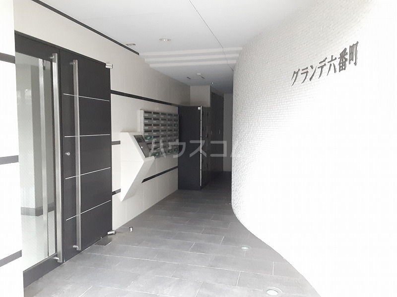 22/29 エントランス