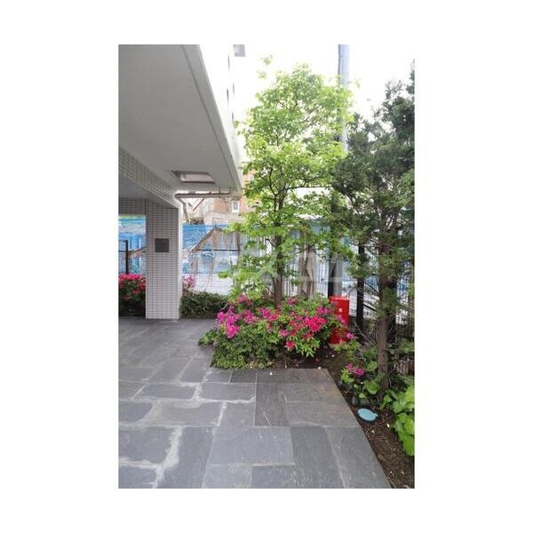 23/30 エントランス