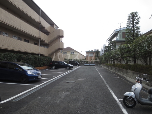 18/26 駐車場