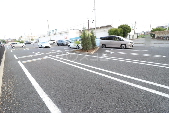 13/14 駐車場