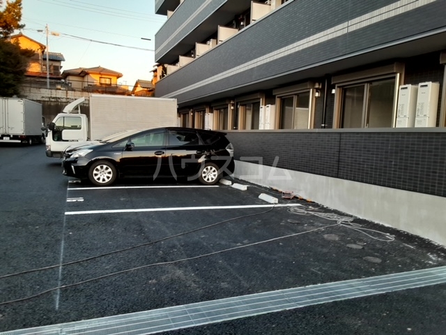 15/18 駐車場