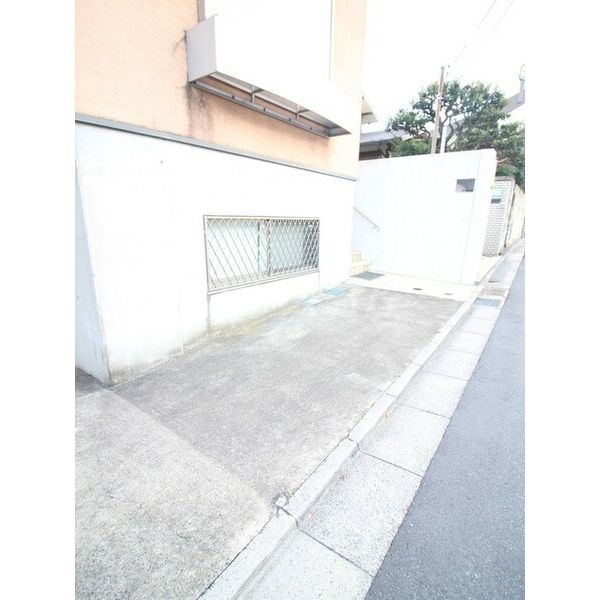16/23 駐車場