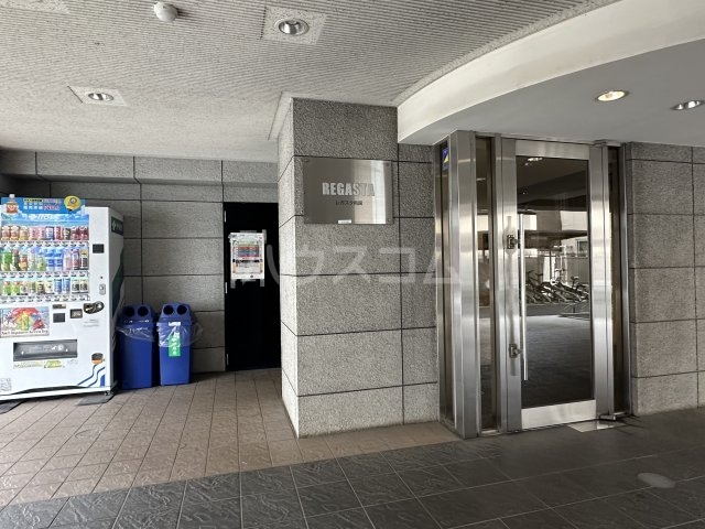 27/30 エントランス