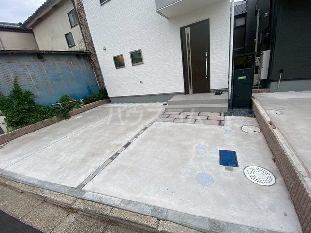 18/28 駐車場