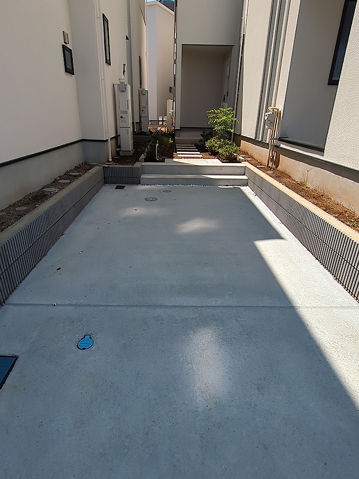 27/30 駐車場