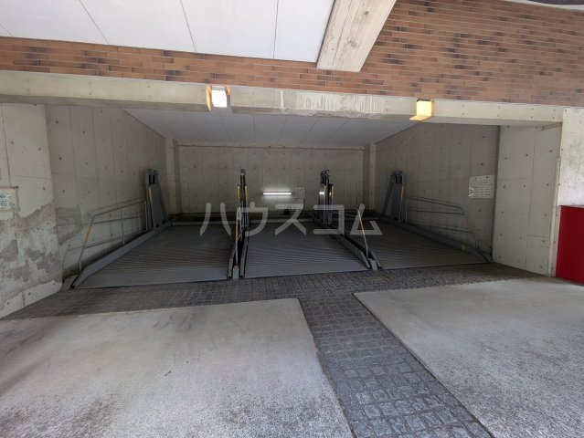28/30 駐車場