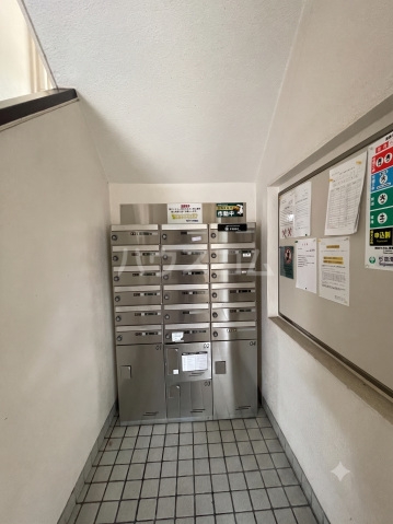 24/30 エントランス