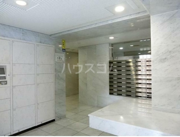 16/21 エントランス