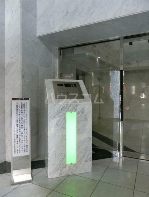 18/21 エントランス