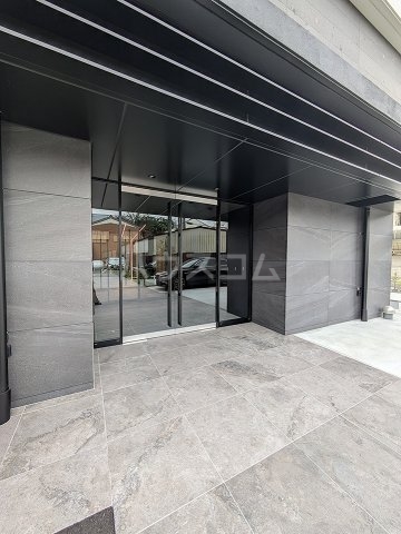 27/30 エントランス