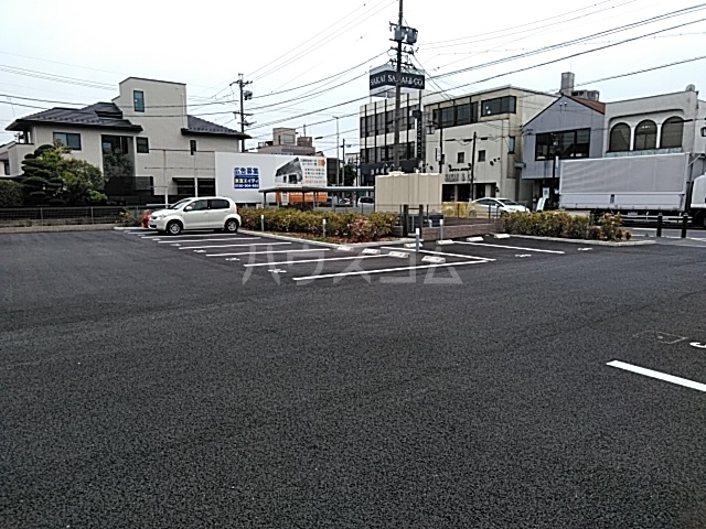 27/30 駐車場