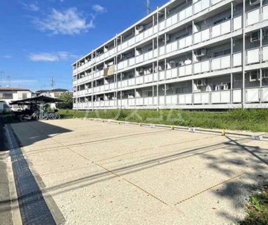 13/21 駐車場