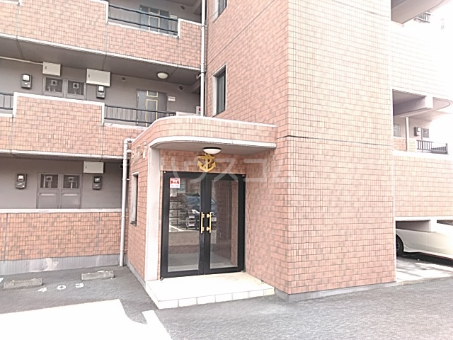 18/21 エントランス