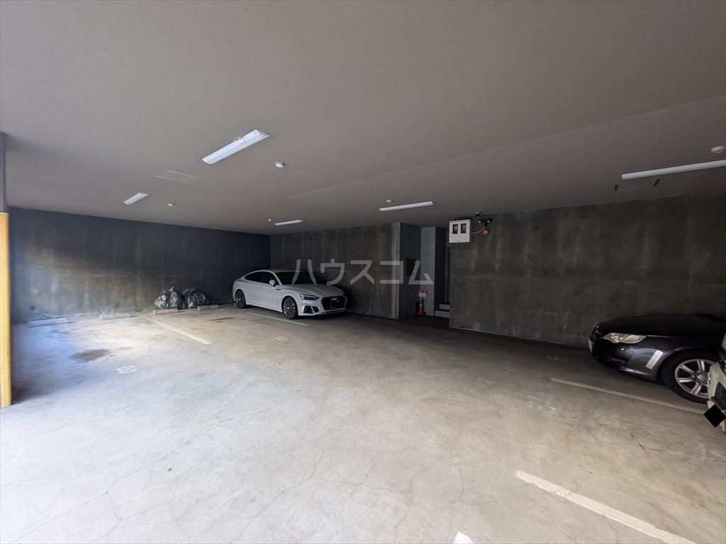 2/3 駐車場