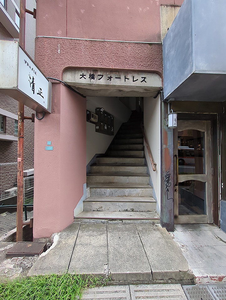 25/28 エントランス