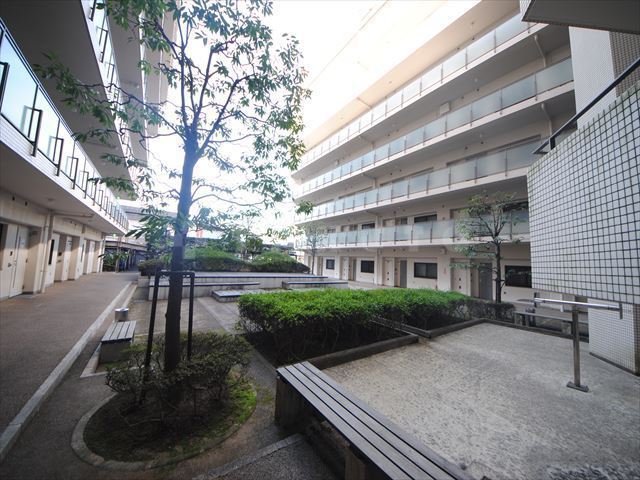16/25 エントランス