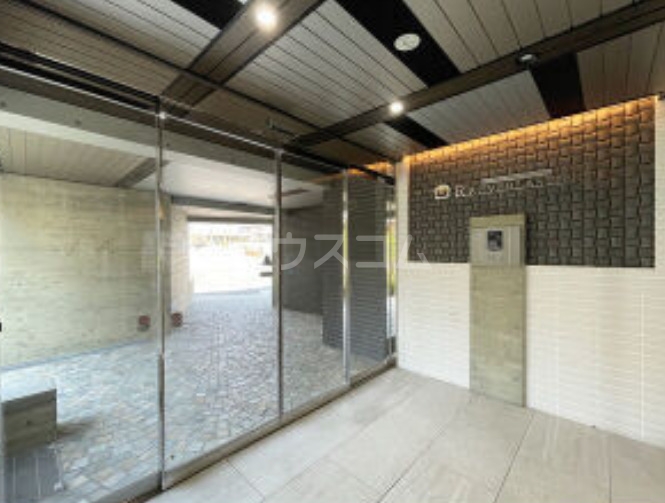 18/20 エントランス