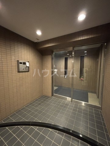 22/28 エントランス