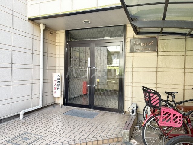 25/30 エントランス