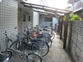 27/30 駐車場