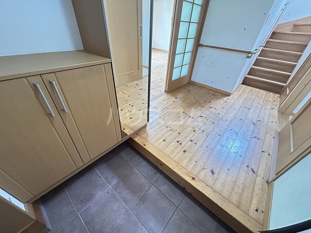 16/30 玄関