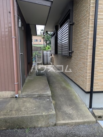 13/14 駐車場