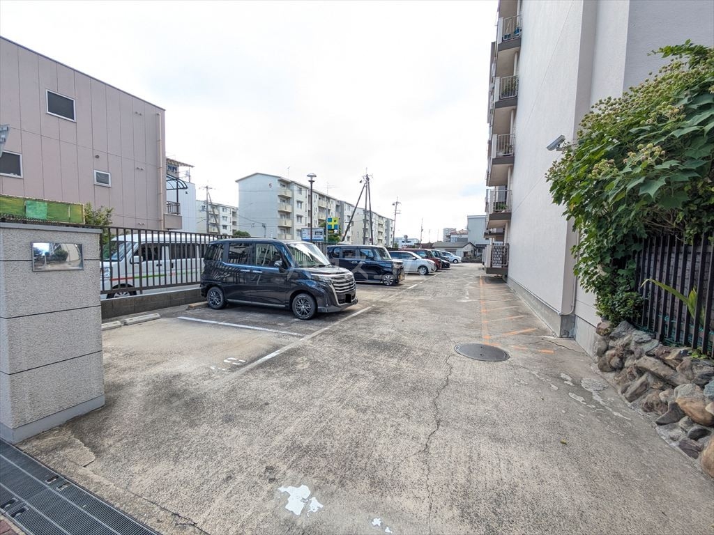 2/3 駐車場