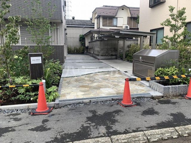 25/30 エントランス
