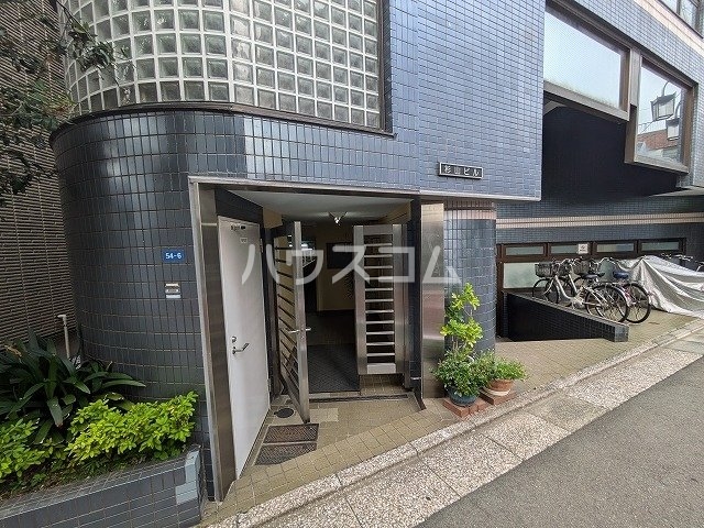 14/19 エントランス