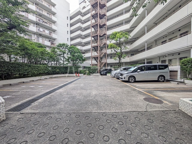 26/30 駐車場