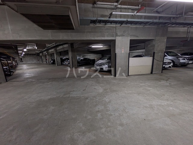 27/30 駐車場