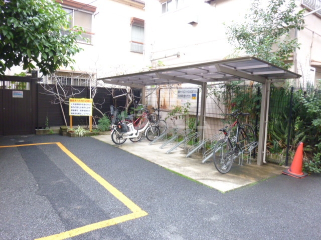 2/5 駐車場