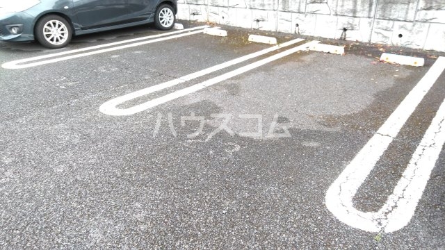 23/28 駐車場